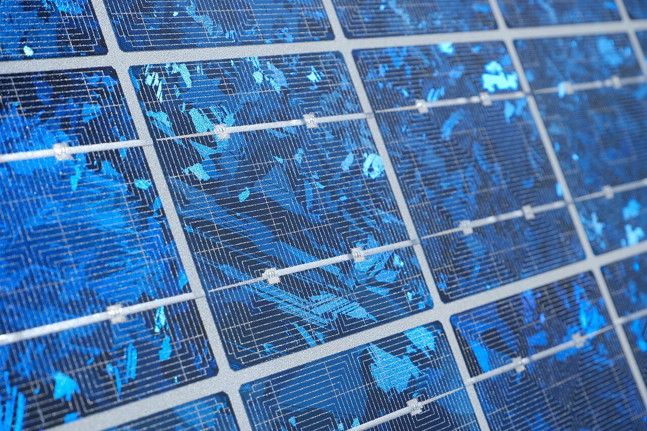 Upthrust solar panels